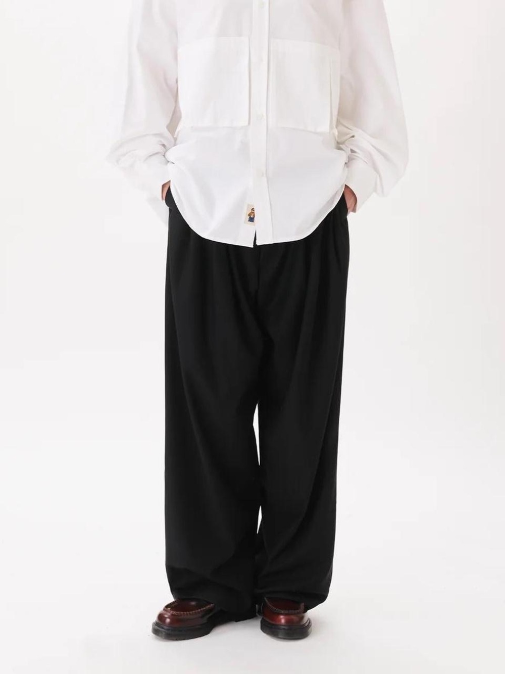Aritzia Women's White and Black Trousers